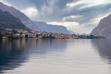 Romantik köy Mandello del Lario 'dan Lakefront, Como Gölü, Lakes Bölgesi, Lombardy, İtalya