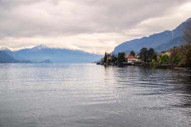 Romantik köy Mandello del Lario 'dan Lakefront, Como Gölü, Lakes Bölgesi, Lombardy, İtalya