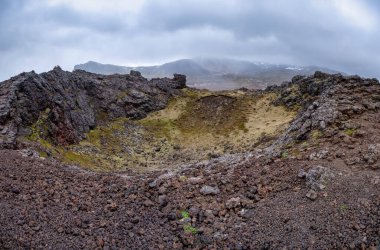 İzlanda 'nın Manzarası' ndaki Görkemli Yanardağ Krateri Lav Kayaları, Jeolojik Güzellik ve Vahşi İzlanda Arazisi Seyahat, Doğa ve Toprak Bilimi Fotoğrafçılığı İçin İdeal