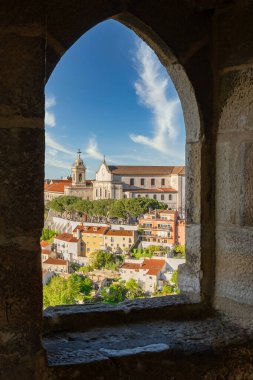 Castelo de So Jorge Portekiz 'deki Kale Duvarları Tarafından Çerçevelenen Lisbons Tarihi Şehir Manastırı ve Fora Manastırı