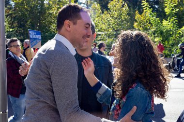 Enma Lopez Araujo. Madrid Sosyalist Belediye Grubu Konsey Üyesi. Juan Lobato. Madrid Meclisi 'nin üyesi. Sosyalist Parti adayları. PSOE. MADRİD, İSPAN - 8 Kasım 2022.
