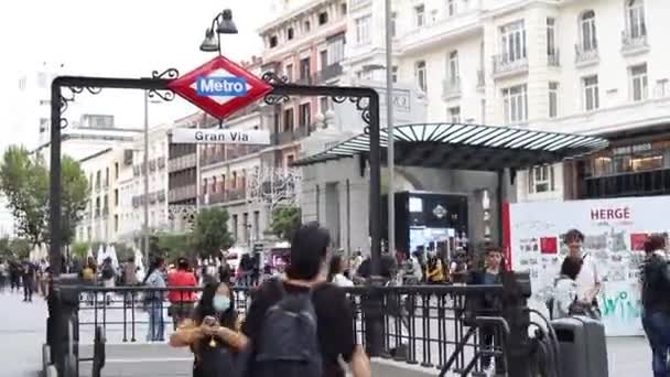 Ciudad Time Lapse Plaza Gran Con Monumento Entrada Del Metro — Vídeos de Stock