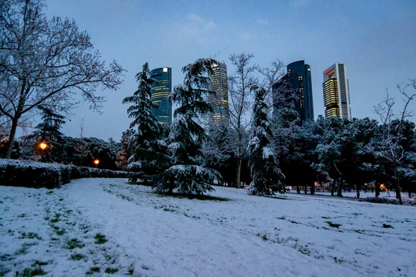 Nieve Invierno Calles Cubiertas Una Manta Blanca Nieve Que Cubre —  Fotos de Stock