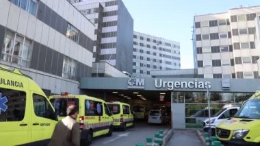 Acil durumlar. Madrid 'deki La Paz hastanesinin acil çıkış kapıları..