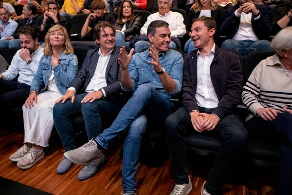 ペドロ サンチェス フアン ロバト ハビエル アイアラ 市長とPsoeの大規模な行為 マドリードのコミュニティのための候補者とマドリードの政治集会でスペインの大統領 — ストック写真