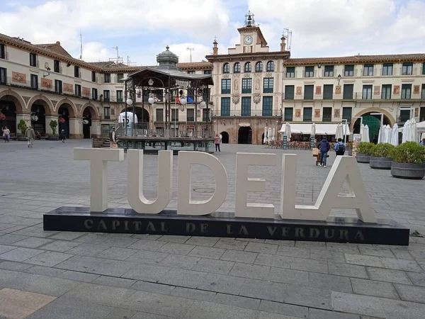 수도인 투델라 Plaza Tudela 광장은 건물로 둘러싸여 스페인 — 스톡 사진