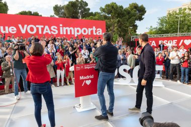 Pedro Sanchez. Juan Lobato. Reyes Maroto. PSOE. İspanya Sosyalist İşçi Grubu (PSOE) üyesi adaylar. MADRİD, İSPAN - 25 Mayıs 2023.