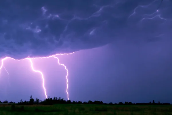 Ben Ray Şimşek Elektrik Fırtınası Yıldırım Gök Gürültüsü Ile Güçlü — Stok fotoğraf