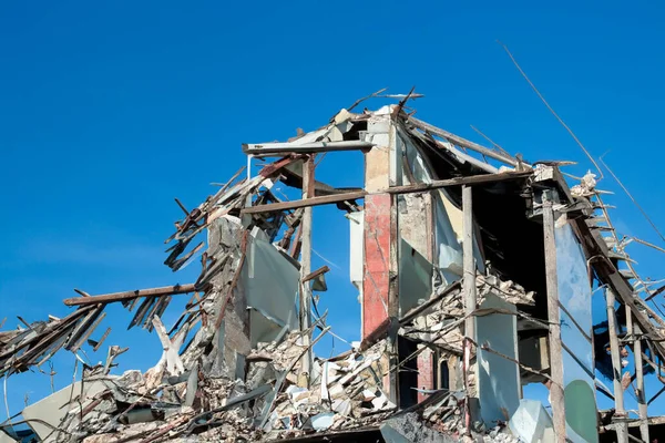 Zawalony Budynek Szczątki Zniszczony Budynek Który Zawalił Się Trzęsieniu Ziemi — Zdjęcie stockowe
