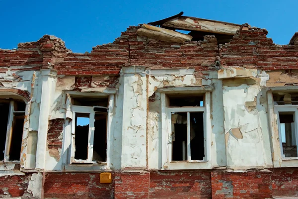 stock image Building collapse. Debris and destroyed building that collapsed from an earthquake. Catastrophe. Ruined building. Rubble on the ground. War zone. Catastrophic zone.