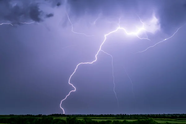 Ben Ray Şimşek Fırtınası Şimşek Fırtınası Çatal Yıldırım Çarpması Gece — Stok fotoğraf