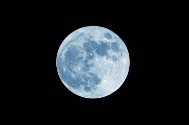 Blue Moon. Wolf moon. Super full moon with dark background. Madrid, Spain, Europe. Horizontal Photography. 25. January. 2024. Moon. Supermoon. Sulfur. Conjunction. Venus. Saturn. Jupiter.