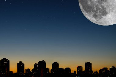 Wolf. Moon. Super full moon with dark background. Spain. Europe. Photo. 13. January. 2025. Supermoon. Eclipse. Stars. Night. Conjunction. Alignment. Mars. Jupiter. Uranus. Neptune. Venus. Saturn. First.