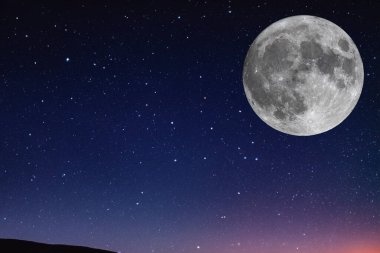 Wolf Moon. Super full moon with dark background. Madrid, Spain, Europe. Horizontal Photography. 25. January. 2024. Moon. Supermoon. Sulfur. Conjunction. Venus. Saturn. Jupiter. First moon year.