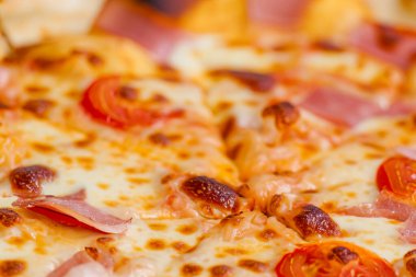 - Pizza. Ev yapımı pizza. Lezzetli pizza. Bizon mozzarella ve fesleğenli taze İtalyan margherita pizzası. Peynirli pizza, domates sosu. Ahşap fırın Dünya Pizza Günü. 9 Şubat. 2024.