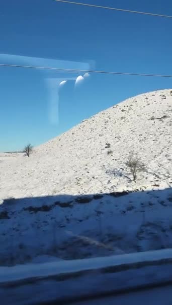 Schnee Winterlandschaft Bedeckt Von Einer Weißen Schneedecke Die Berge Und — Stockvideo