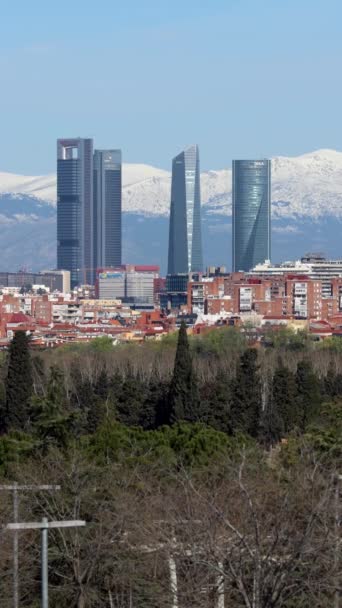 Сьєрра Гуадаррама Гірська Система Яку Видно Міста Мадрид Недавно Засніженими — стокове відео