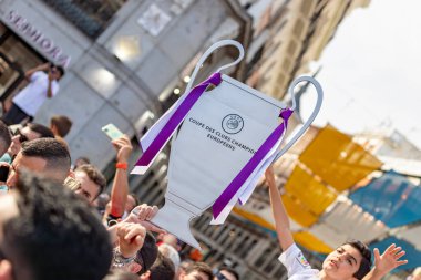 Gerçek Madrid. Madrid takımının Madrid sokaklarında kutlaması. 15. şampiyonluğu kutluyoruz. Kutlama günü. Futbol takımı..