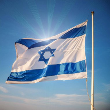 İsrail bayrağı. Mavi gökyüzünün arka planında İsrail ulusal bayrağı. Bir bayrak için İsrail bayrağı. Beyaz arka plan. Netanyahu ve savaşa karşı Tel Aviv 'de büyük bir gösteri..