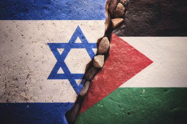 Filistin ve İsrail çatışması. İsrail Filistin 'e karşı (Savaş krizi, politik çatışma). Çatlamış beton arka plan. İsrail Hamas 'a karşı. Mermiler. Satranç taşları