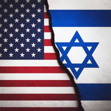 ABD İsrail 'e karşı. Her iki ülkenin bayrağı. Lider Benjamin Netanyahu 'nun Beyaz Saray ziyareti Washington' daki Kongre binasının kapısında protestolara yol açtı..