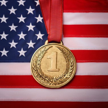 ABD birincisi. Kazan. Kazanan konsept. Amerikan bayrağı. Fransa 'nın Paris şehrinde düzenlenen Olimpiyat Oyunları Şampiyonası. 2024. ABD podyumda. Altın madalya.