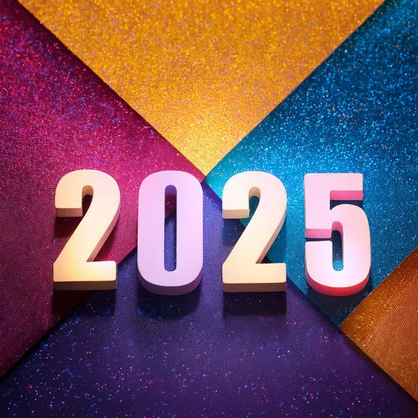 2025 yılı. Mutlu yıllar 2025. Parlak bir yeni yıl. 2025 balon. 2024 'ten 2025' e kadar tahta blok. Yeni bir yıla giriyoruz. Arkaplan tasarımı ve tebrikler. Havai fişeklerle tasarım.