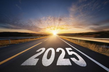 2025 yılı. Mutlu yıllar 2025. Parlak bir yeni yıl. 2025 balon. 2024 'ten 2025' e kadar tahta blok. Yeni bir yıla giriyoruz. Arkaplan tasarımı ve tebrikler. Havai fişeklerle tasarlandı. Boşluk.