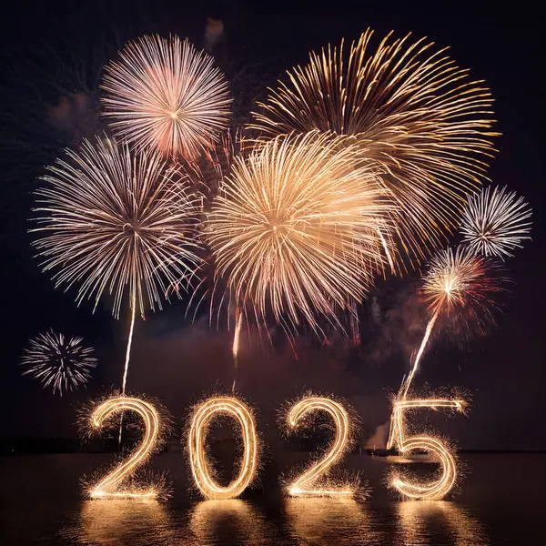 2025 yılı. Havai fişekler. Mutlu yıllar 2025. 