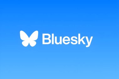 Mavimsi. Uygulama. X 'in yerine geçebilecek biri. Gazeteler ve diğer sosyal ağdan ayrılıp Bluesky 'ye katılan insanlar. Logo. Arkaplansız tasarım.