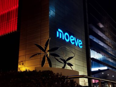 Moeve. Cepsa. Madrid 'deki Cepsa binası. Moeve Şirketi (eski adıyla Cepsa) burada kurulmuştur. Sürdürülebilirliğe yönelik enerji geçişini destekleme kararlılığı MADRID, SPAIN - 23 Kasım 2024.
