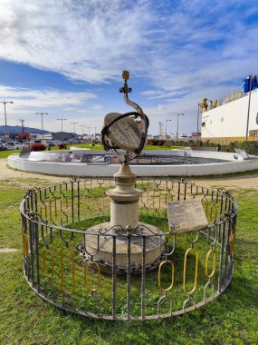 Sundial. Measure time with the sun. Hours, minutes, seconds. Instrument used since ancient times to measure time. clipart