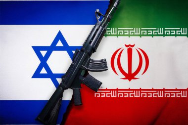 İsrail ve İran, Tel Aviv ve Herzliya 'dan başlatılan saldırılarla yoğunlaşan ve bölgesel ve uluslararası kaygılara yol açan bir çatışmayla karşı karşıya.