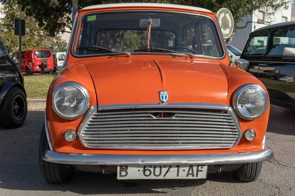 Felanitx Spain Октября 2022 Orange Mini Car Parked Street Antique — стоковое фото