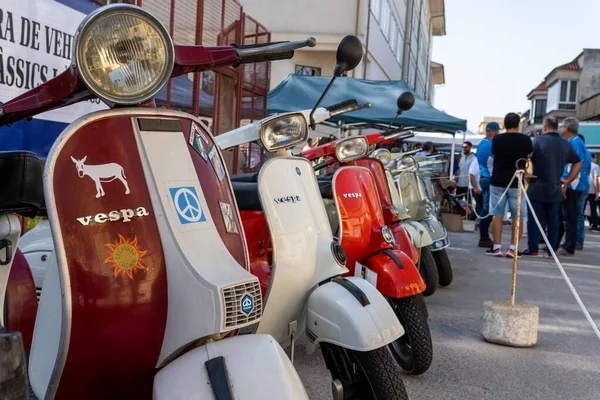 2022年10月23日 スペイン フェラニッツ市で毎年開催されるパプリカ フェア 古典的なオートバイの通りの展示会 ヴェスパ バイクの展示 — ストック写真