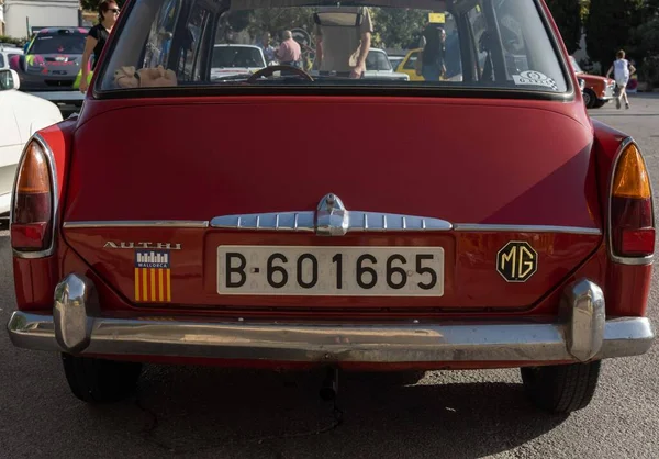 Felanitx Hiszpania Października 2022 Czerwony Samochód Authi Zaparkowany Ulicy Antycznym — Zdjęcie stockowe