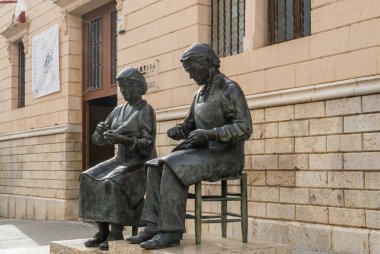 İnka, İspanya; 22 Ekim 2022: İspanya 'nın İnka kentindeki tüm ayakkabı üreticilerine adanmış bronz heykel