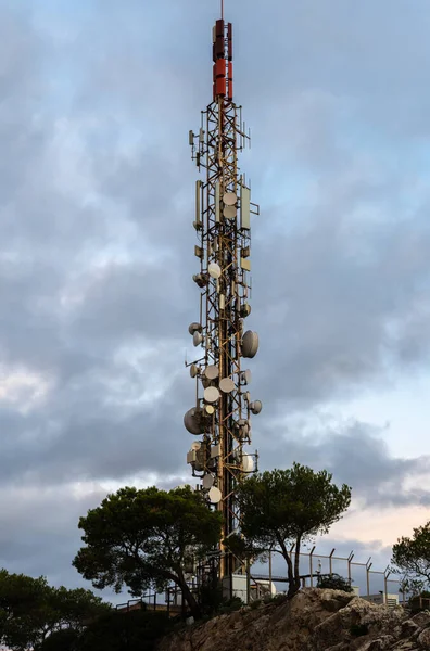 Jelismétlő Antennák Találhatók Sant Salvador Szentély Napkeltekor Sziget Mallorca Spanyolország — Stock Fotó