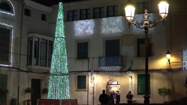 Felanitx Spanyolország December 2022 Éjszaka Kivilágított Karácsonyfa Spanyolországi Felanitx Nagyvárosban — Stock videók