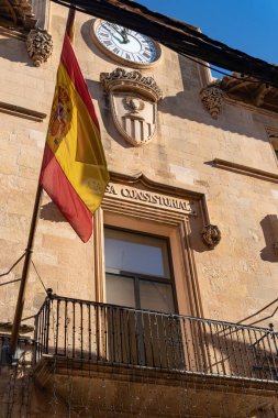 Felanitx, İspanya; Ocak 04: 2023: Majorcan şehri Felanitx 'in belediye binasının ön cephesi, güneşli bir sabah, İspanya