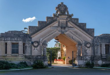 Felanitx, İspanya; 5 Ocak 2023: İspanya 'nın Felanitx kentindeki Hristiyan mezarlığının ana girişi