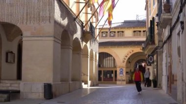 Felanitx, İspanya; Ocak 04: 2023: Majorcan şehri Felanitx 'in belediye binasının ön cephesi, güneşli bir sabah, İspanya