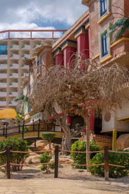 Magaluf, İspanya; 19 Mart 2023: Sol Katmandu Park & Resort şirketinin genel görünümü, İspanya 'nın Mallorca adasındaki Magaluf tatil beldesinde kapatıldı.