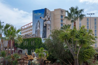 Magaluf, İspanya; 19 Mart 2023: Sol Katmandu Park & Resort şirketinin genel görünümü, İspanya 'nın Mallorca adasındaki Magaluf tatil beldesinde kapatıldı.