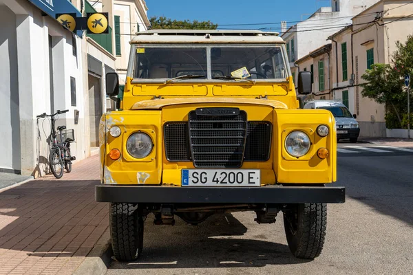Portocolom Spanyolország 2023 Április Land Rover Santana Yellow Suv Spanyolországi — Stock Fotó