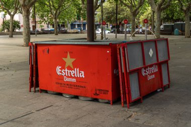 Manacor, İspanya; 30 Nisan 2023: Estrella-Damm bira şirketinin şehir barı kapandı. Manacor, Mallorca Adası, İspanya