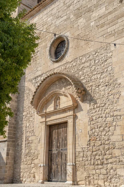 Κύρια Πρόσοψη Της Καθολικής Ενορίας Στην Πόλη Μοντουίρι Της Ισπανίας — Φωτογραφία Αρχείου