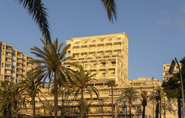 Palma de Mallorca, İspanya; Ağustos 06: 2023: Palma de Mallorca 'daki lüks apartman binalarının ön cephesi gün doğumunda, İspanya