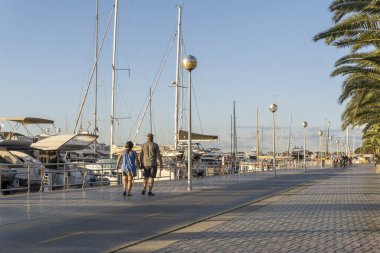 Palma de Mallorca, İspanya; Ağustos 06: 2023: İspanya 'nın başkenti Palma de Mallorca' nın deniz kenarı gezisi