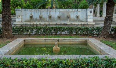 İspanya 'nın Palma de Mallorca kentindeki ortaçağ kralının bahçesinin ana girişi.